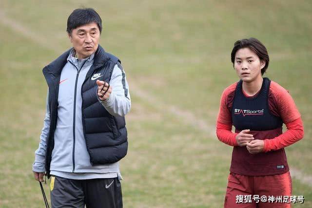 阿森纳复兴之路：赛季评分揭示枪手夺冠背后的英雄与战术